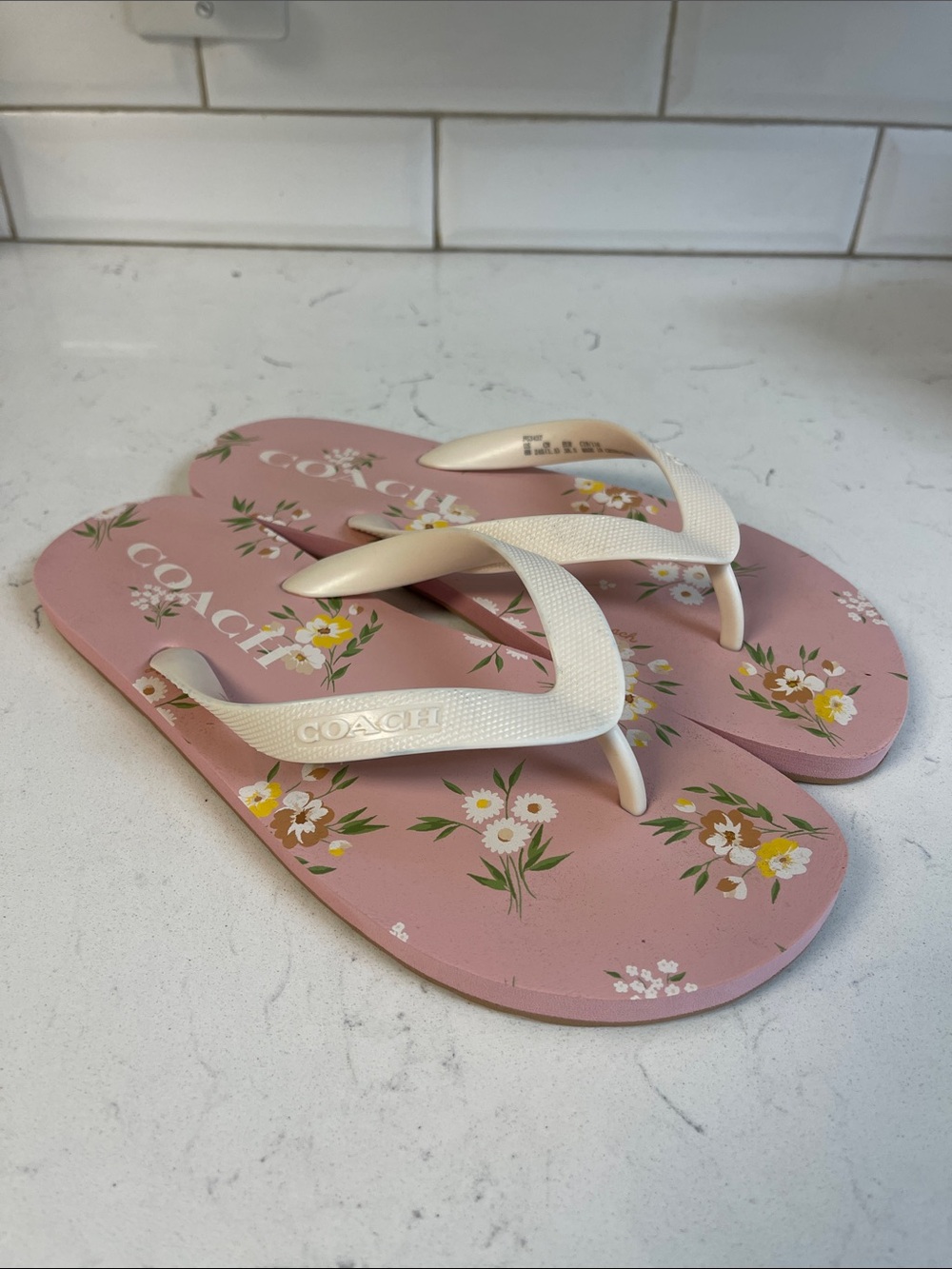Coach “Zak” FG3437 Pink Floral Rubber Flip Flops Size 8 - Picture 14 of 17